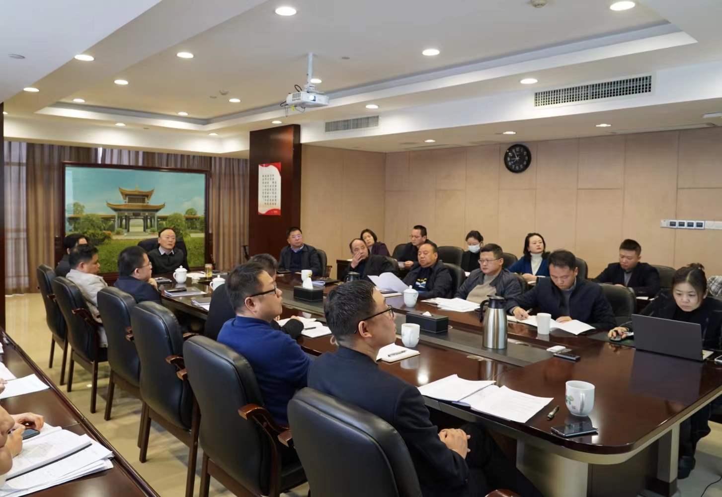 华体会官方版网站登录入口-华体会（中国）召开2022年经营发展工作务虚会