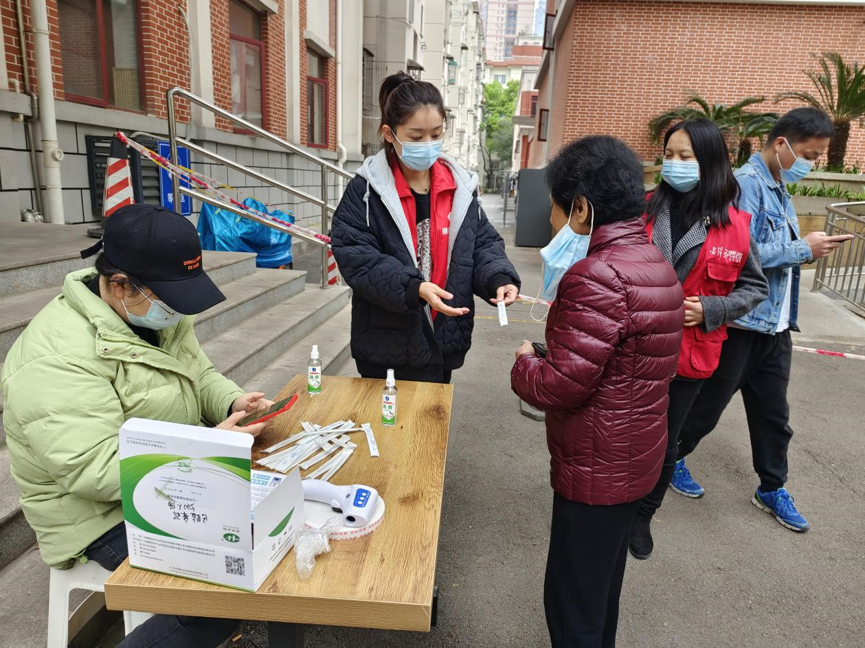 抗击疫情 华体会官方版网站登录入口-华体会（中国）养老在行动