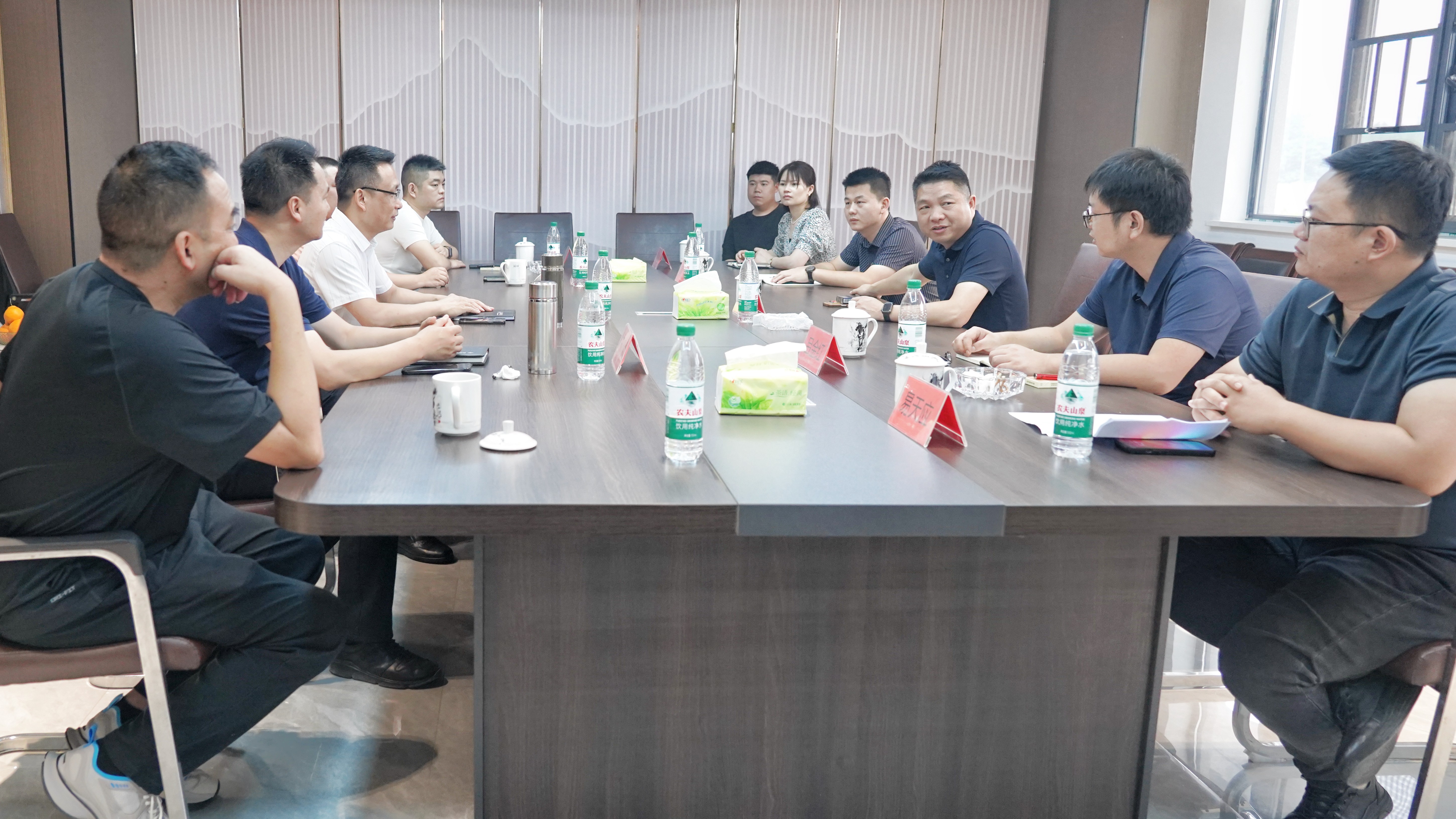 湖南港发集团赴华体会官方版网站登录入口-华体会（中国）益沅公司开展合作交流
